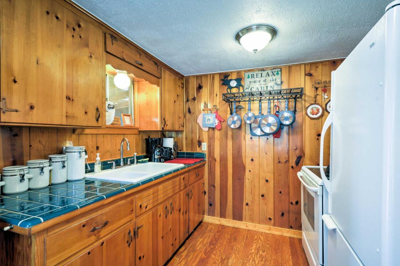 Cozy Cabin With Ac And Deck, 5 Mi To Downtown Prescott Villa Bagian luar foto