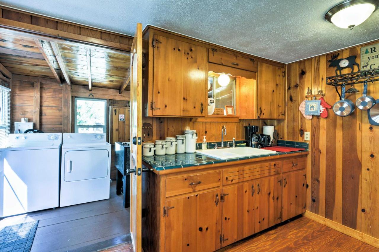 Cozy Cabin With Ac And Deck, 5 Mi To Downtown Prescott Villa Bagian luar foto
