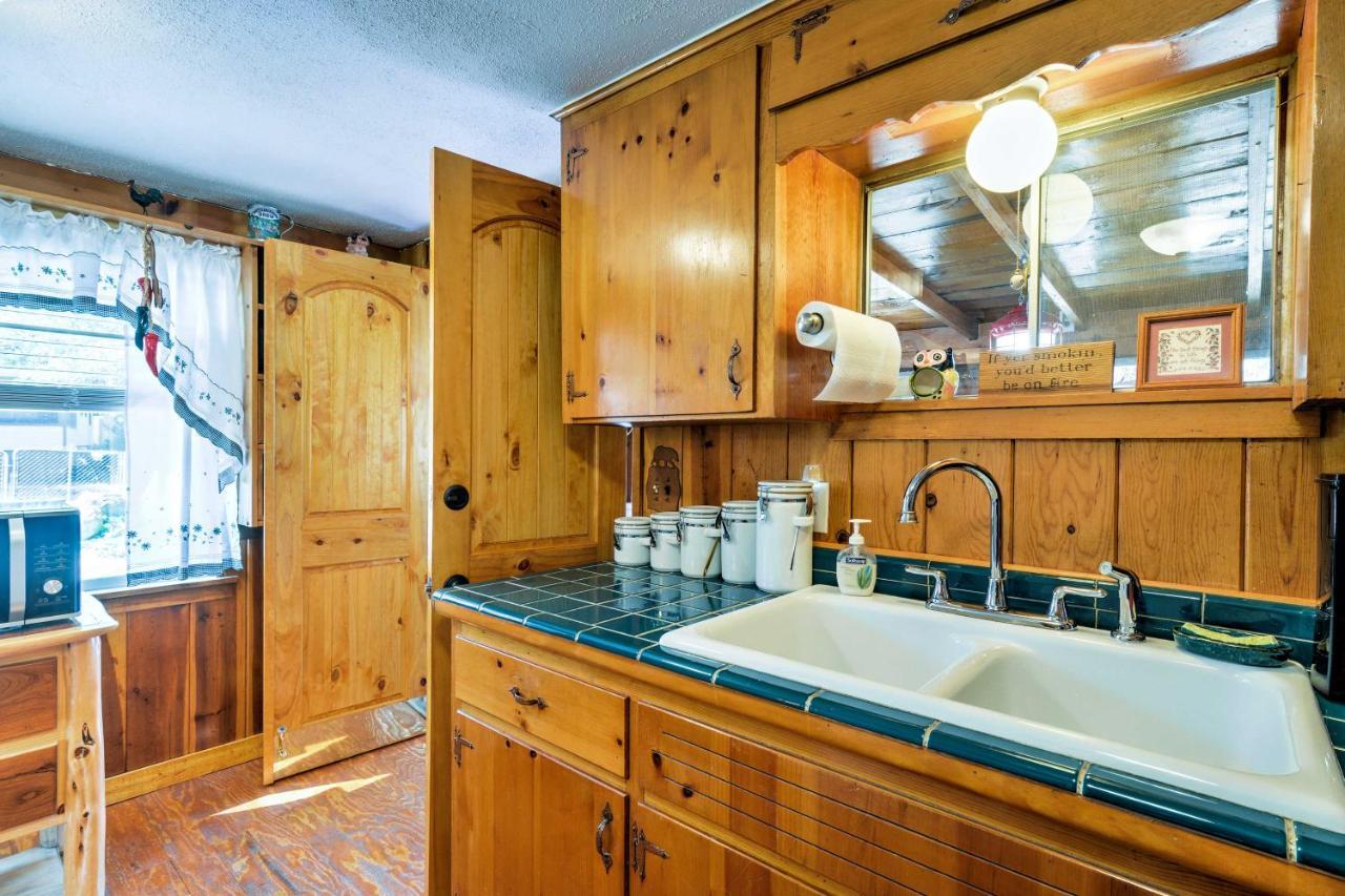 Cozy Cabin With Ac And Deck, 5 Mi To Downtown Prescott Villa Bagian luar foto